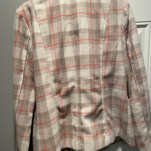 Woman’s coat - Picture 2 of 2